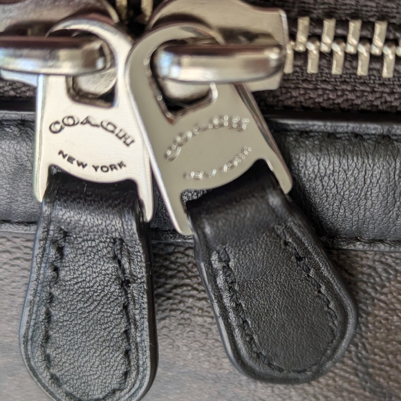 Coach Luggage Signature Canvas Brown Leather. - Picture 10 of 16